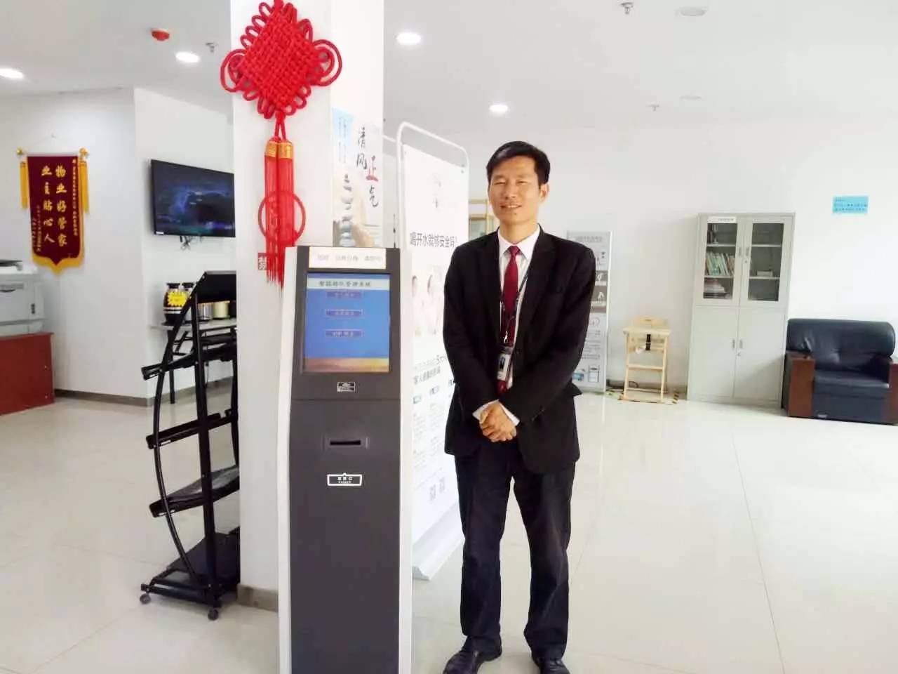 乐鱼电子效劳新感触感染A区物业效劳中间前台列队叫号体系正式启用(图1)